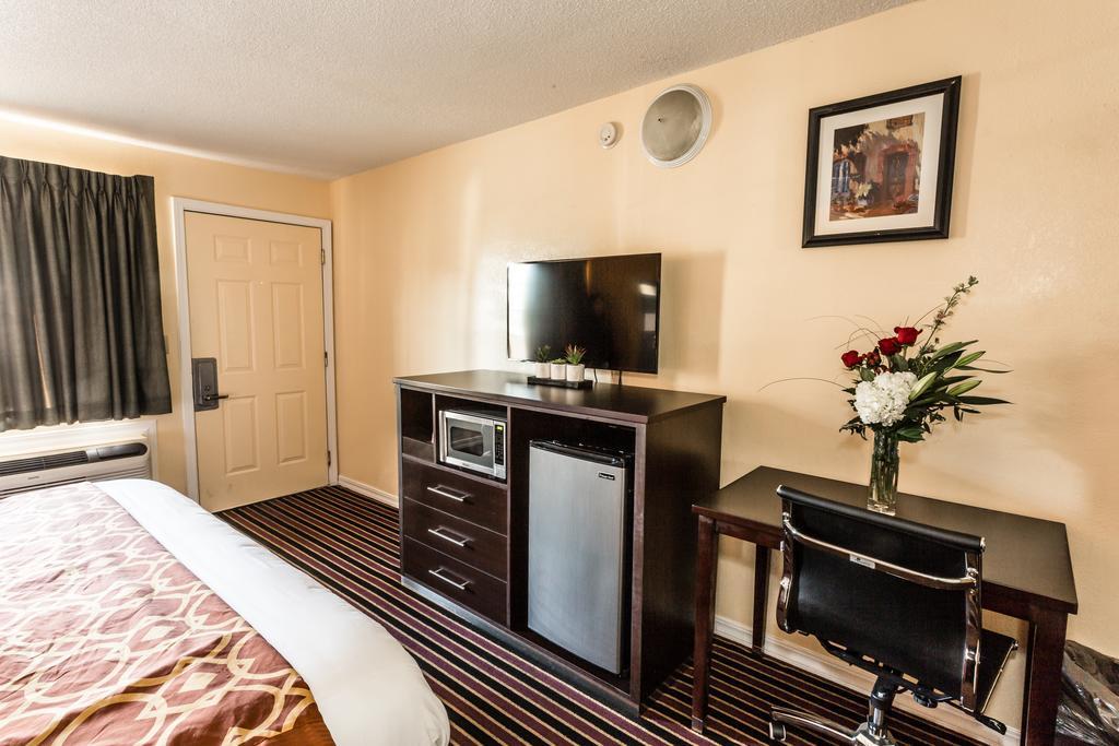 Budget Inn Of America Медфорд Экстерьер фото