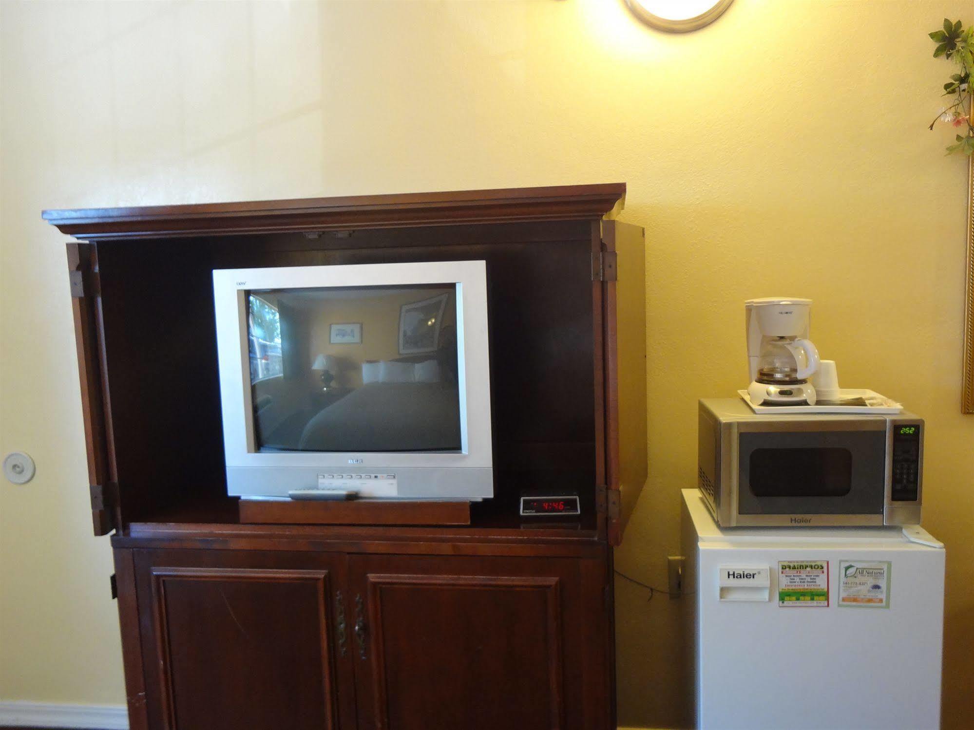 Budget Inn Of America Медфорд Экстерьер фото