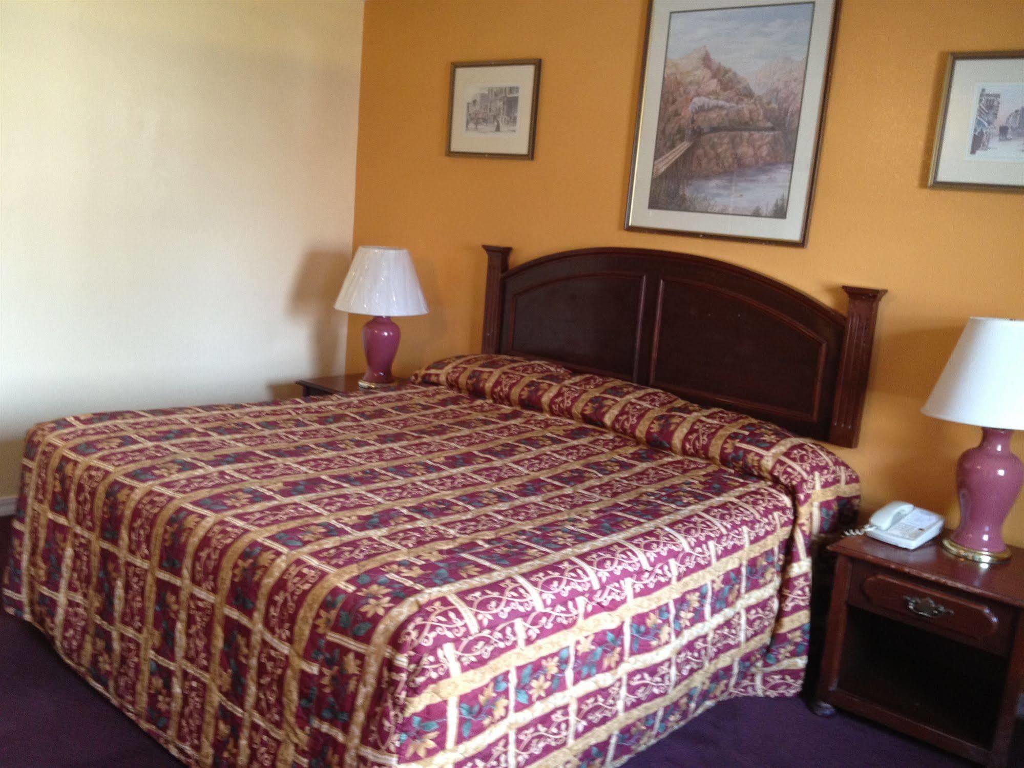 Budget Inn Of America Медфорд Экстерьер фото